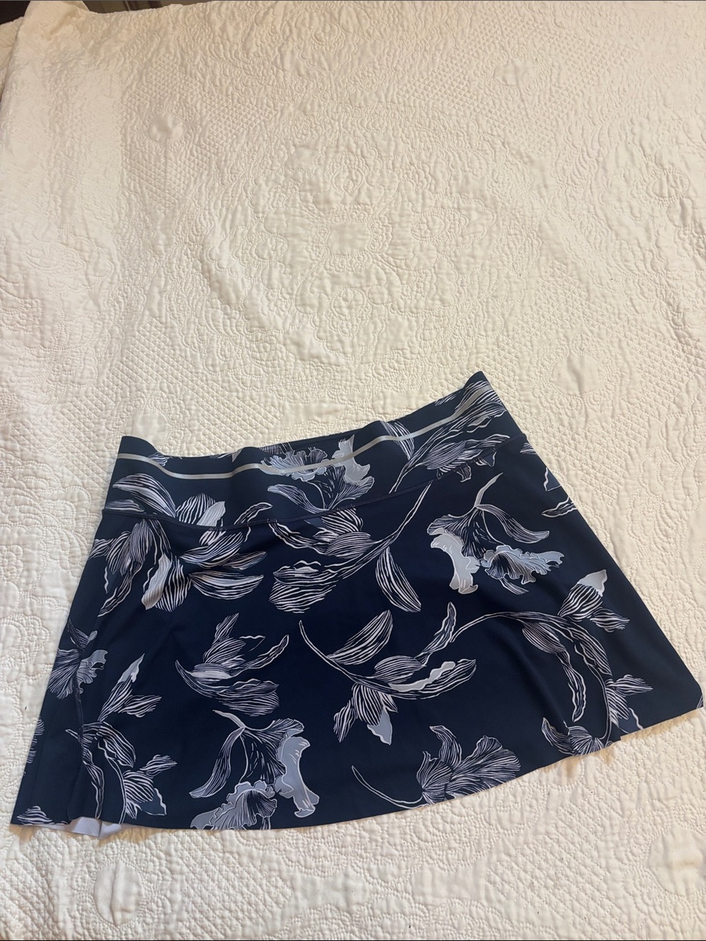 Athleta size XL navy , gray and white floral print stretchy athletic skort